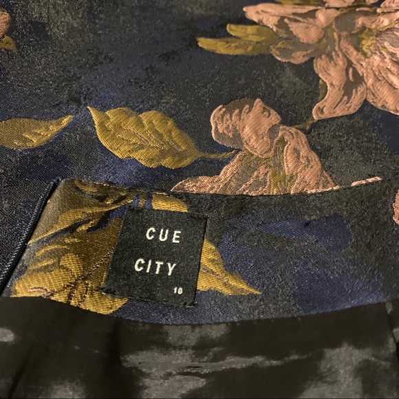 CUE CITY Women’s Rose Jacquard Mini Skirt Size 10 - Picture 7 of 8